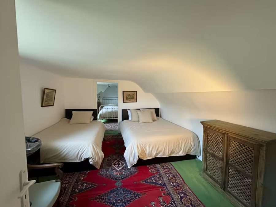 Chambre 2 du gîte sous les combles, deux lits