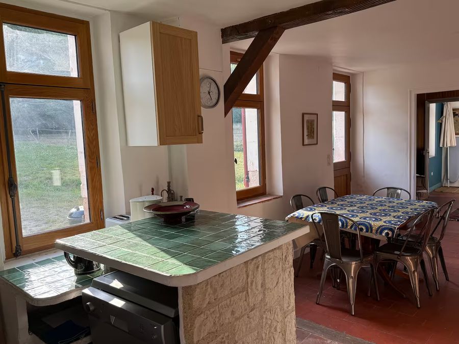 La salle à manger du gîte, tomettes anciennes