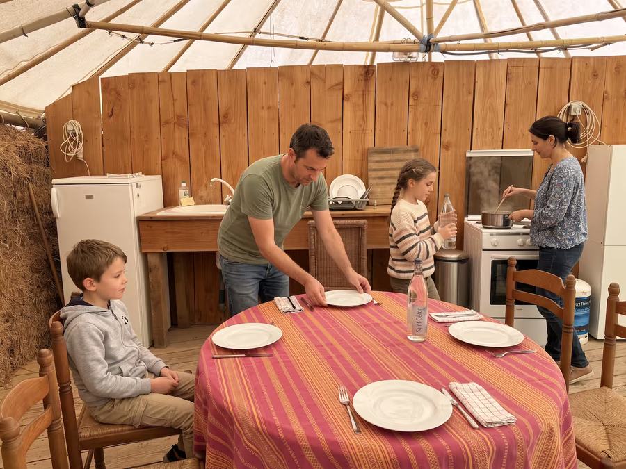 La cuisine de la case en fonctionnement